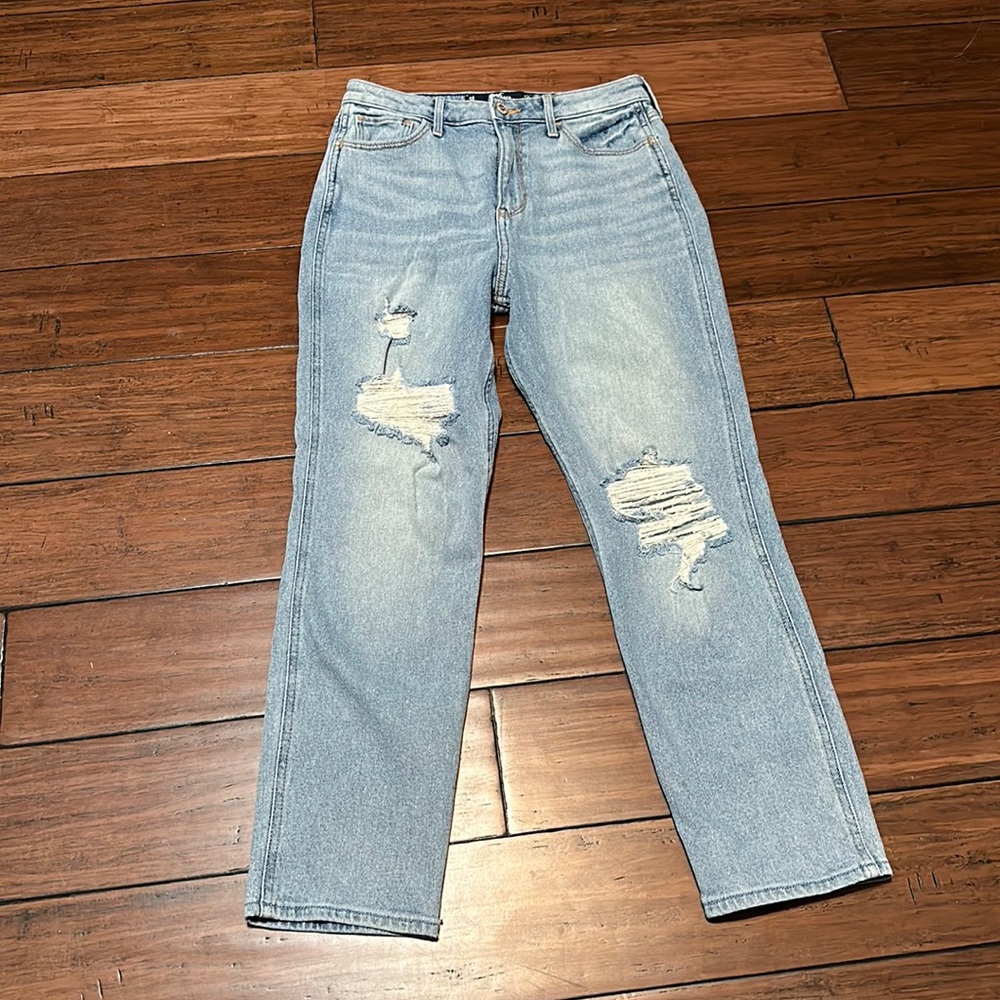 Hollister Ultra High-Rise Mom Jean